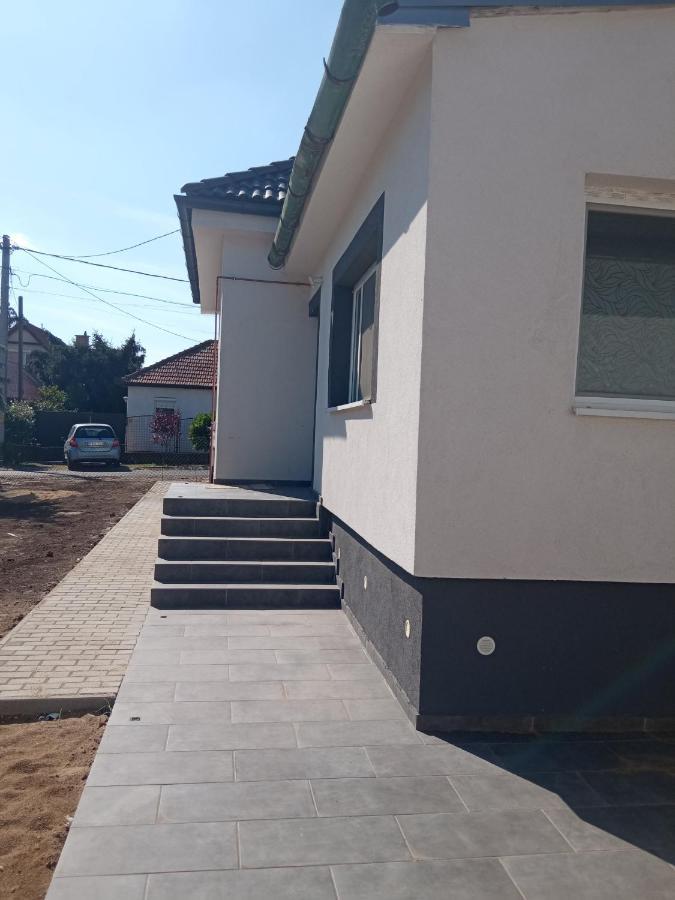 Kiss-Szőllősi Vendégház II LOLA Debrecen Esterno foto